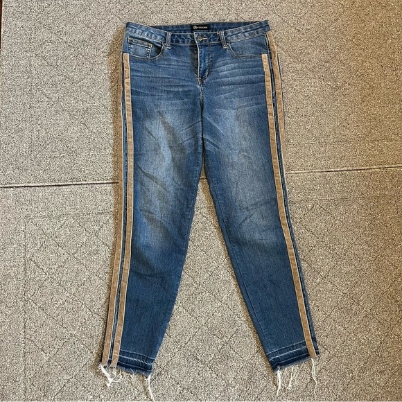 Versona Jeans Womens Size 30 Blue Denim Contempory Side Stripes Skinny Raw Hems - Picture 1 of 11